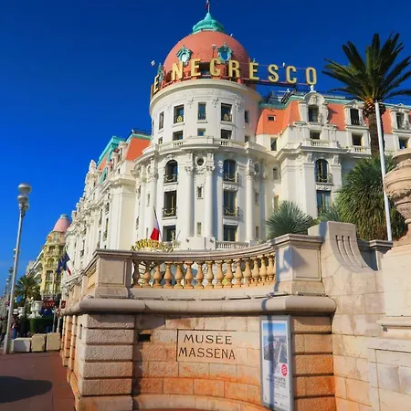 Nestor&jeeves - Negresco Oro - Central - By Sea *